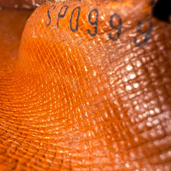 LOUIS VUITTON
Monogram Porte Tresor Etui Papiers
Wallet 1998 france converted - Picture 15 of 16